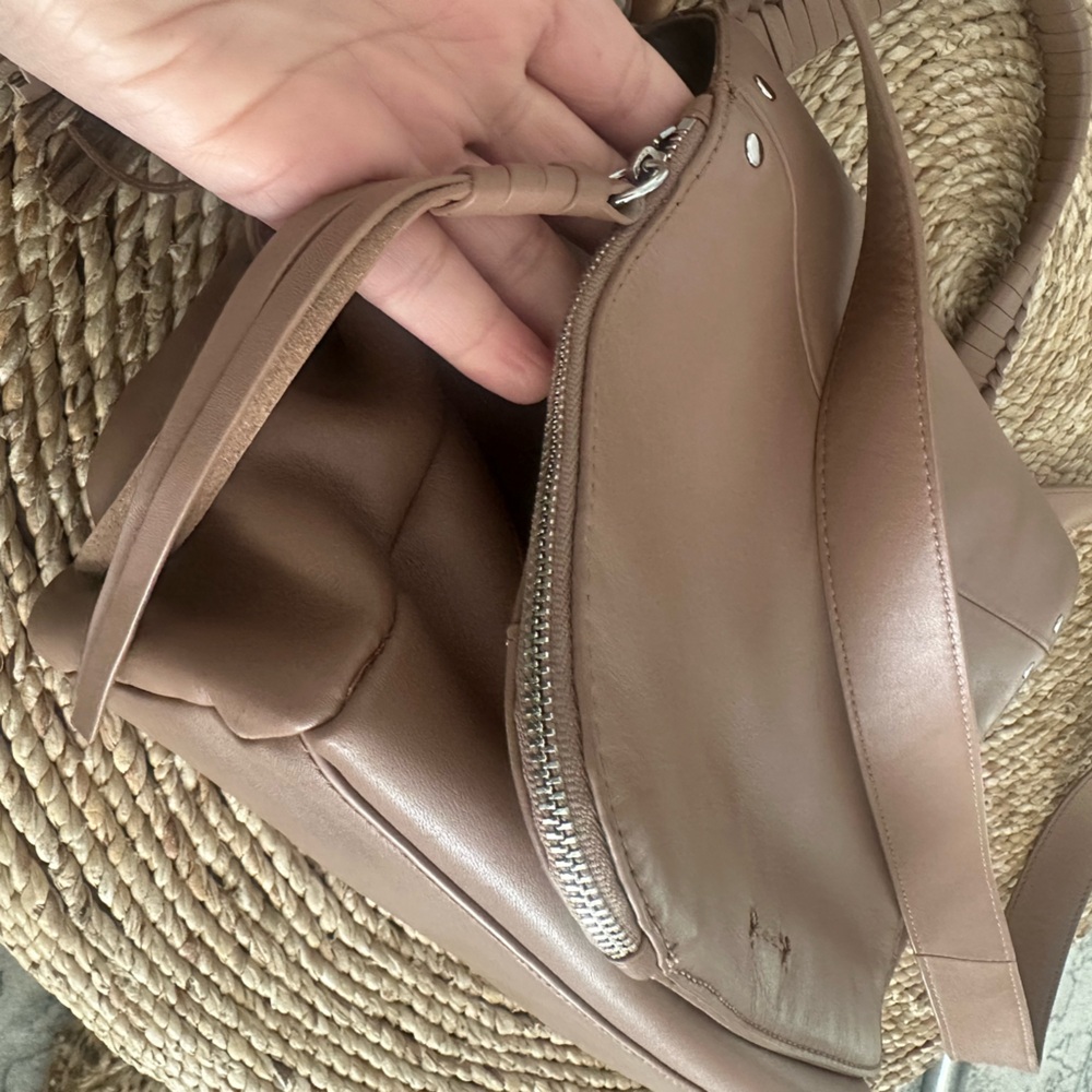 Elizabeth and James Trapeze taupe leather crossbody bag EUC - Picture 7 of 7